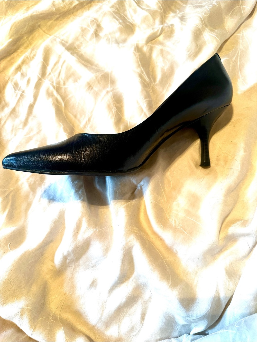 Classic Black Leather Pointed-Toe Kitten Heel Pumps size 8.5